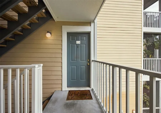 Photo 3 of Condo for sale at 10020 Strafford Oak Ct #914, Tampa, FL 33624 | MLS# TB8560200 | Listing updated on 2026-10-26