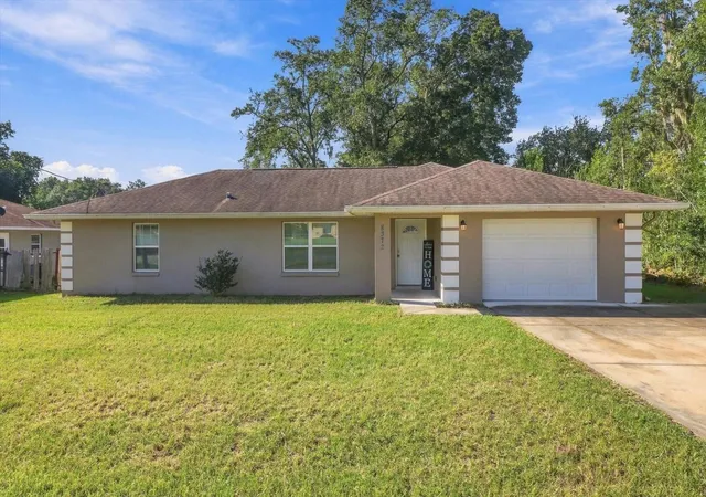 Single family home for sale at 8372 SE 156th Street, SUMMERFIELD, FL 34491 | MLS# OM734429