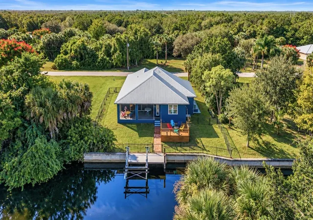 Photo 1 of Single family home for sale at 28492 Royal Palm Dr, Punta Gorda, FL 33982 | MLS# C7532293 | Listing updated on 2026-10-23