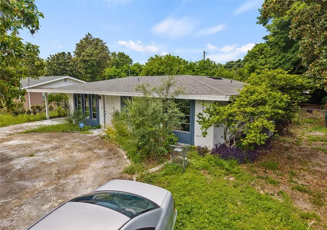 Photo 2 of Single family home for sale at 5202 19th Street W, Bradenton, FL 34207 | MLS# A4710363 | Listing updated on 2026-10-23