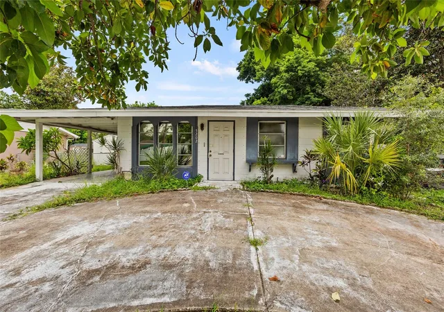 Photo 3 of Single family home for sale at 5202 19th Street W, Bradenton, FL 34207 | MLS# A4710363 | Listing updated on 2026-10-23