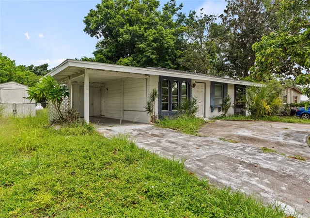 Photo 4 of Single family home for sale at 5202 19th Street W, Bradenton, FL 34207 | MLS# A4710363 | Listing updated on 2026-10-23