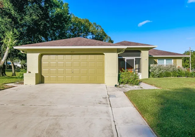 Single family home for sale at 3812 Tarpon Pointe Cir, PALM HARBOR, FL 34684 | MLS# TB8560210