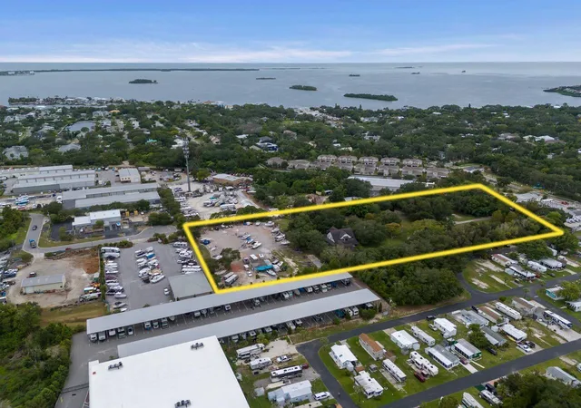 Photo 1 of Single family home for sale at 109 Old Oak Ln, Palm Harbor, FL 34683 | MLS# TB8560224 | Listing updated on 2026-10-22