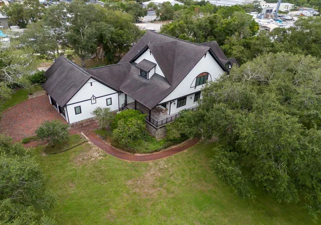 Photo 3 of Single family home for sale at 109 Old Oak Ln, Palm Harbor, FL 34683 | MLS# TB8560224 | Listing updated on 2026-10-22