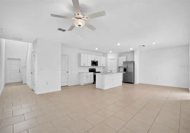 Photo 4 of Single family home for sale at 18051 Mellon St, Parrish, FL 34219 | MLS# A4710369 | Listing updated on 2026-10-23