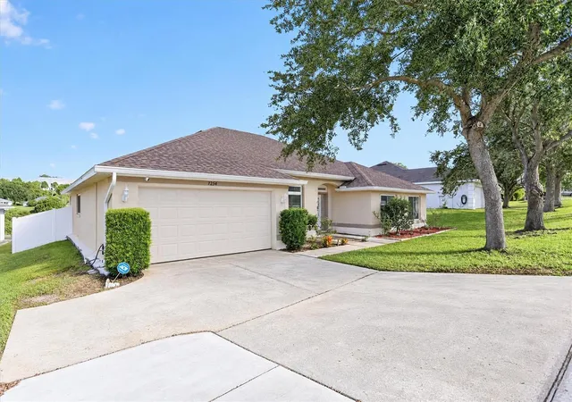Photo 2 of Single family home for sale at 1254 N Ridge Blvd, Clermont, FL 34711 | MLS# O6451604 | Listing updated on 2026-10-23