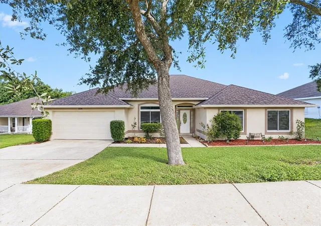 Photo 3 of Single family home for sale at 1254 N Ridge Blvd, Clermont, FL 34711 | MLS# O6451604 | Listing updated on 2026-10-23