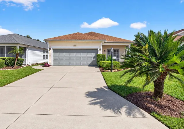 Single family home for sale at 25247 Cranes Roost Cir, LEESBURG, FL 34748 | MLS# G5119329
