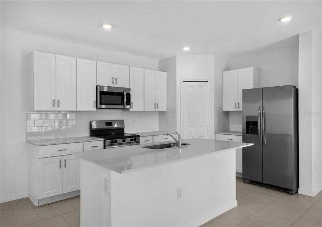 Photo 4 of Single family home for sale at 18127 Mellon St, Parrish, FL 34219 | MLS# A4710375 | Listing updated on 2026-10-23