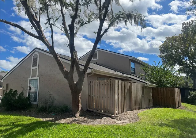 Photo 2 of Townhouse for sale at 600 Casa Park N Ct, Winter Springs, FL 32708 | MLS# O6451608 | Listing updated on 2026-10-22