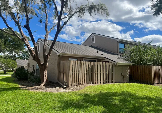 Photo 3 of Townhouse for sale at 600 Casa Park N Ct, Winter Springs, FL 32708 | MLS# O6451608 | Listing updated on 2026-10-22