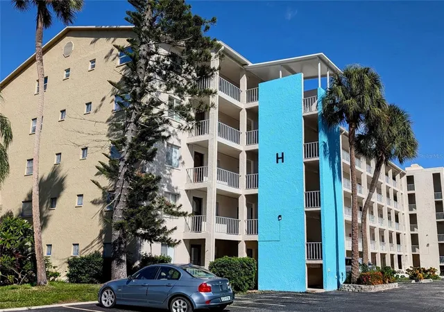 Condo for sale at 3779 Lake Bayshore Dr #H-402, BRADENTON, FL 34205 | MLS# A4710376
