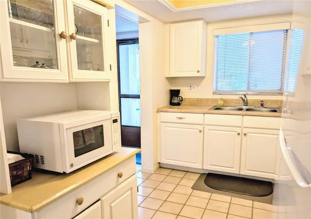 Photo 3 of Condo for sale at 3779 Lake Bayshore Dr #H-402, Bradenton, FL 34205 | MLS# A4710376 | Listing updated on 2026-10-25