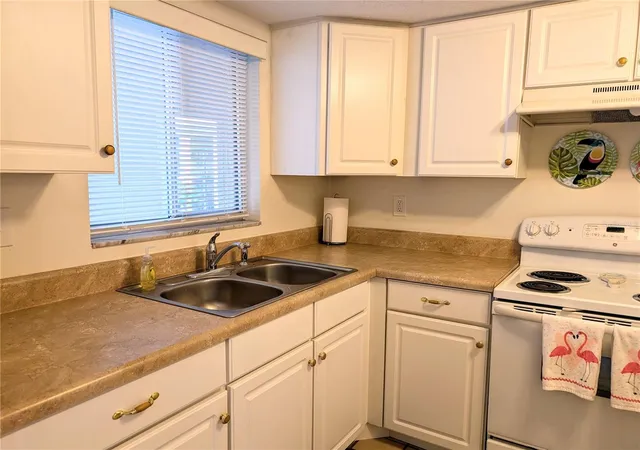 Photo 4 of Condo for sale at 3779 Lake Bayshore Dr #H-402, Bradenton, FL 34205 | MLS# A4710376 | Listing updated on 2026-10-25
