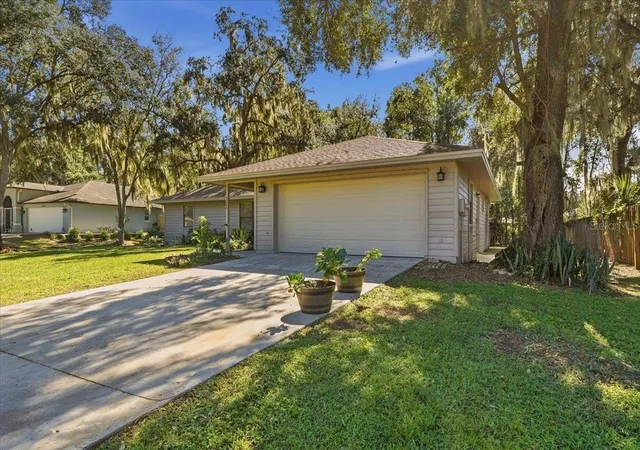 Photo 2 of Single family home for sale at 5244 Quiet Crk Ln, Lakeland, FL 33811 | MLS# L4965944 | Listing updated on 2026-10-24