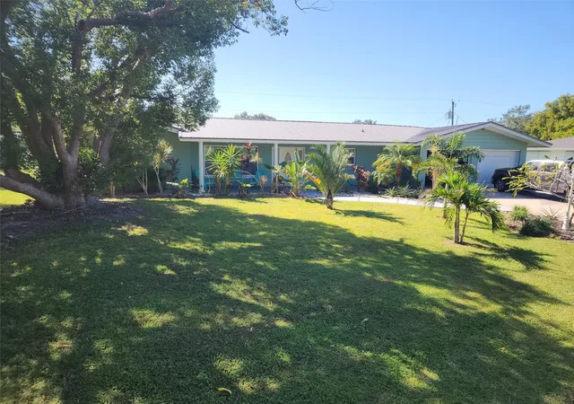 Photo 3 of Single family home for sale at 3078 Spencer Ln, Sarasota, FL 34239 | MLS# N6146301 | Listing updated on 2026-10-22