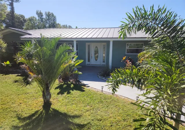 Photo 4 of Single family home for sale at 3078 Spencer Ln, Sarasota, FL 34239 | MLS# N6146301 | Listing updated on 2026-10-22