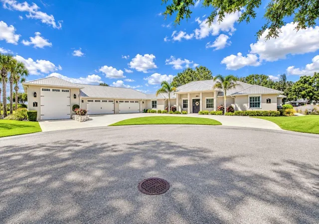 Photo 1 of Single family home for sale at 2851 Village Green Ct, Avon Park, FL 33825 | MLS# B4902402 | Listing updated on 2026-10-25