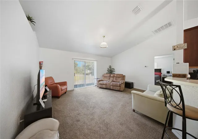 Photo 2 of Single family home for sale at 8 Oak Run Ct, Ocala, FL 34472 | MLS# OM734446 | Listing updated on 2026-10-22