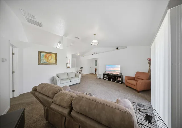 Photo 4 of Single family home for sale at 8 Oak Run Ct, Ocala, FL 34472 | MLS# OM734446 | Listing updated on 2026-10-22