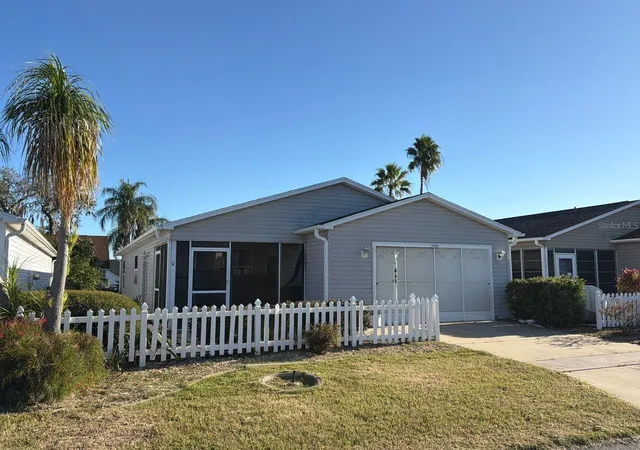 Photo 2 of Single family home for sale at 468 Hildalgo Dr, Lady Lake, FL 32159 | MLS# O6451629 | Listing updated on 2026-10-24