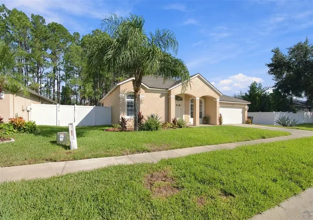 Photo 2 of Single family home for sale at 20827 Woodvale Ln, Land O Lakes, FL 34638 | MLS# TB8560275 | Listing updated on 2026-10-23