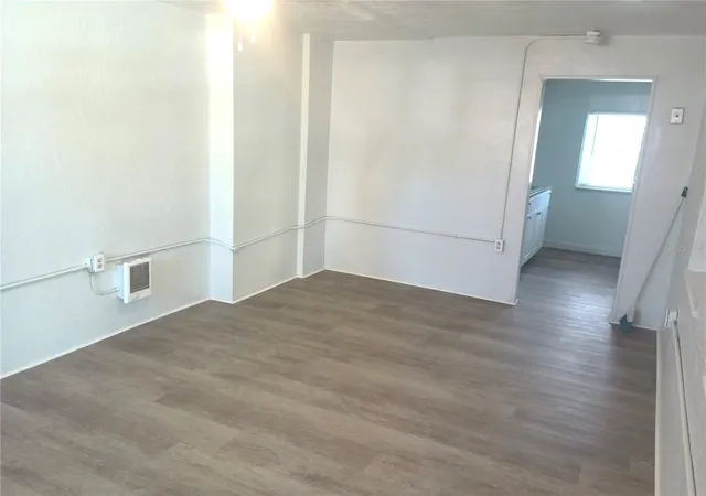 Photo 4 of House for sale at 1334 Woodward Ave, Daytona Beach, FL 32117 | MLS# V4951935 | Listing updated on 2026-10-28