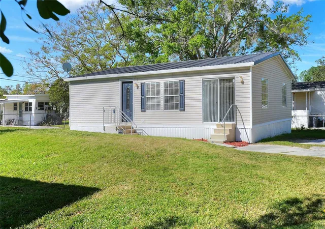 Manufactured home for sale at 3321 Peachtree Hl Rd, LAKELAND, FL 33801 | MLS# L4965950