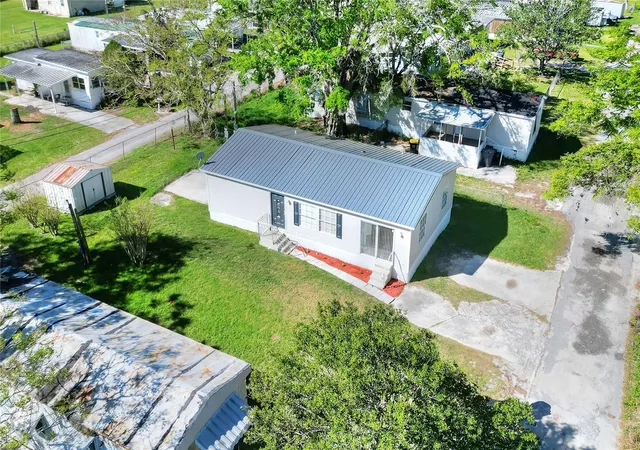 Photo 1 of Manufactured home for sale at 3321 Peachtree Hl Rd, Lakeland, FL 33801 | MLS# L4965950 | Listing updated on 2026-10-29