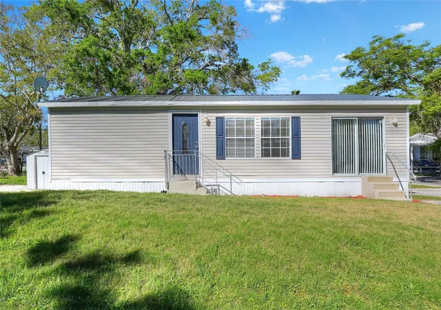 Photo 3 of Manufactured home for sale at 3321 Peachtree Hl Rd, Lakeland, FL 33801 | MLS# L4965950 | Listing updated on 2026-10-29