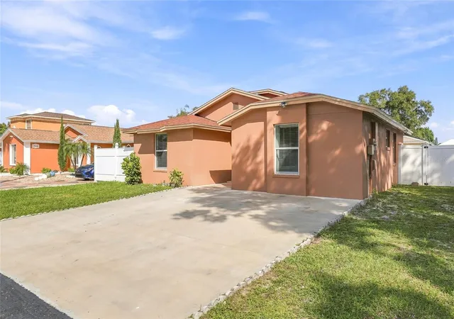 Photo 2 of Single family home for sale at 9608 Elgin Ct, Tampa, FL 33615 | MLS# TB8560294 | Listing updated on 2026-10-22