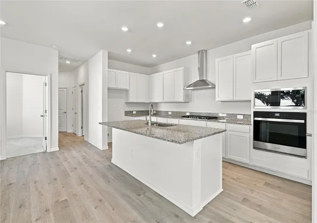 Photo 2 of House for sale at 2833 Marrakesh Ln, Sarasota, FL 34234 | MLS# TB8560306 | Listing updated on 2026-10-28