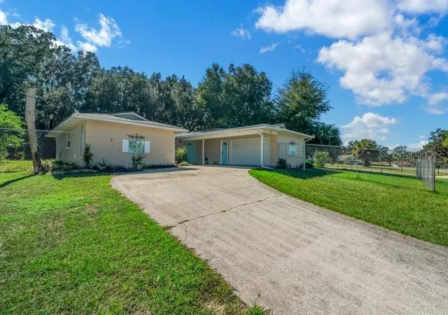Photo 2 of Single family home for sale at 10 Emerald Run, Ocala, FL 34472 | MLS# OM734453 | Listing updated on 2026-10-23