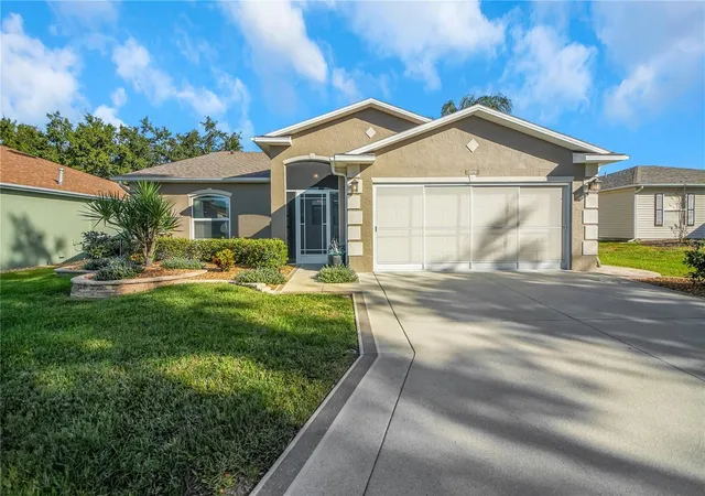 Single family home for sale at 1019 Meadowbend Dr, LEESBURG, FL 34748 | MLS# G5119337
