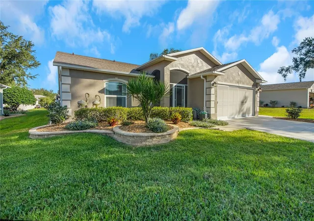 Photo 3 of Single family home for sale at 1019 Meadowbend Dr, Leesburg, FL 34748 | MLS# G5119337 | Listing updated on 2026-10-22