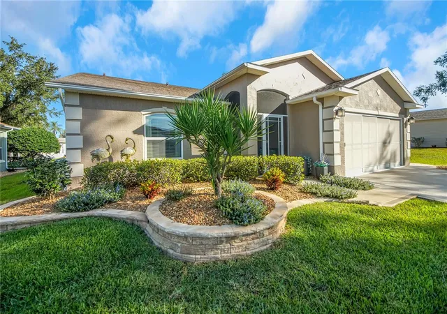 Photo 4 of Single family home for sale at 1019 Meadowbend Dr, Leesburg, FL 34748 | MLS# G5119337 | Listing updated on 2026-10-22