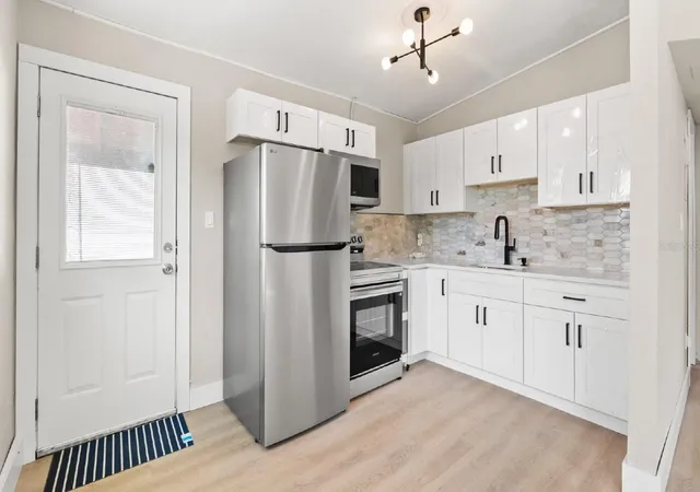 Photo 3 of Single family home for sale at 1541 W La Salle St, Tampa, FL 33607 | MLS# TB8560317 | Listing updated on 2026-10-23