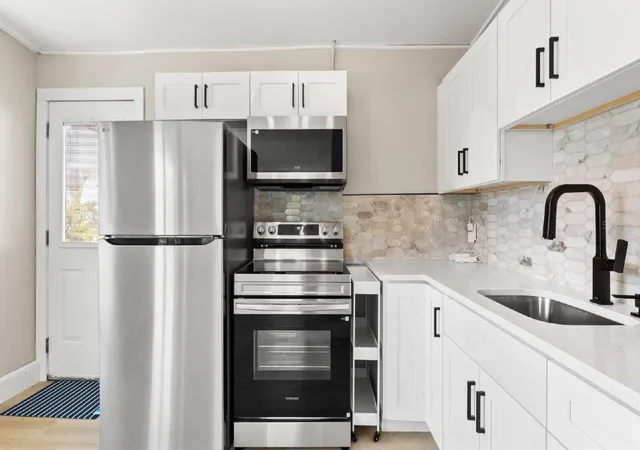 Photo 4 of Single family home for sale at 1541 W La Salle St, Tampa, FL 33607 | MLS# TB8560317 | Listing updated on 2026-10-23