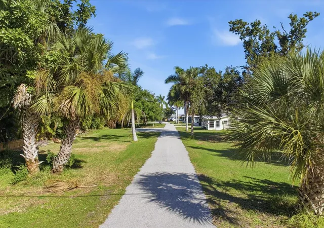 Photo 4 of House for sale at 25452 Shore Dr, Punta Gorda, FL 33950 | MLS# C7532310 | Listing updated on 2026-10-29