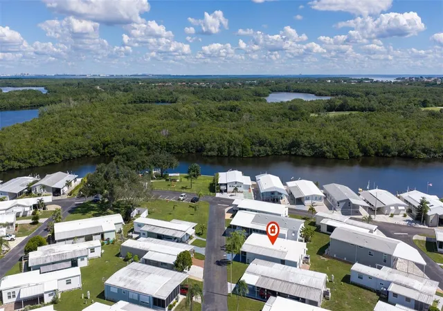 Photo 3 of Manufactured home for sale at 678 Mount Madison Ave Ne #661, Saint Petersburg, FL 33702 | MLS# TB8560319 | Listing updated on 2026-10-27