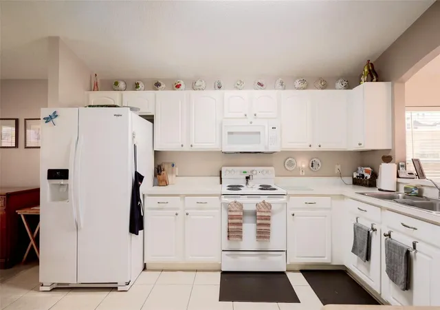 Photo 4 of Single family home for sale at 8352 Lake Amhurst Trl, Orlando, FL 32829 | MLS# O6451686 | Listing updated on 2026-10-24
