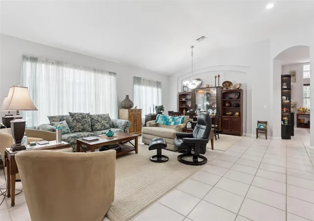 Photo 2 of Single family home for sale at 2819 Summer Swan Dr, Orlando, FL 32825 | MLS# O6451692 | Listing updated on 2026-10-25
