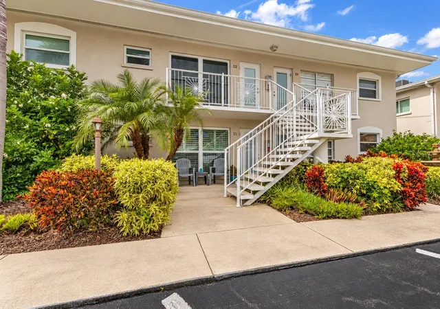 Photo 2 of Condo for sale at 521 W Venice Ave #21, Venice, FL 34285 | MLS# D6149297 | Listing updated on 2026-10-22