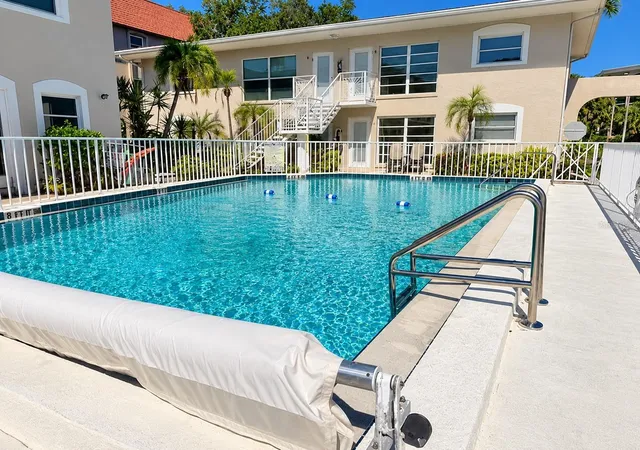 Listing Photo 1 - Condo for sale in building located at 521 W Venice Ave, Venice, FL 34285 - Unit #21