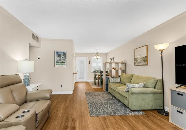 Photo 4 of Condo for sale at 521 W Venice Ave #21, Venice, FL 34285 | MLS# D6149297 | Listing updated on 2026-10-22