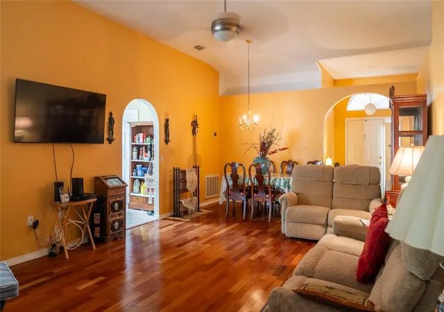 Photo 4 of Single family home for sale at 315 Corsica Ct, Kissimmee, FL 34758 | MLS# R4912213 | Listing updated on 2026-10-30