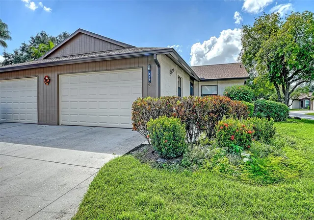 Condo for sale at 510 Oak Hl Cir #9, SARASOTA, FL 34232 | MLS# A4710420