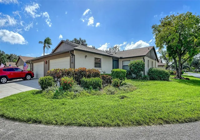 Photo 1 of Condo for sale at 510 Oak Hl Cir #9, Sarasota, FL 34232 | MLS# A4710420 | Listing updated on 2026-10-29