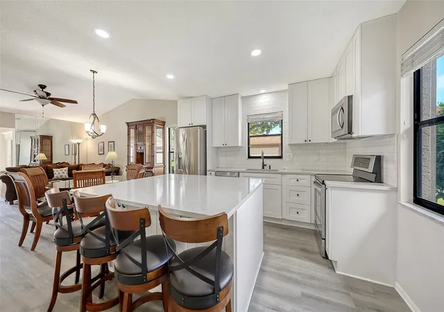 Photo 3 of Condo for sale at 510 Oak Hl Cir #9, Sarasota, FL 34232 | MLS# A4710420 | Listing updated on 2026-10-29
